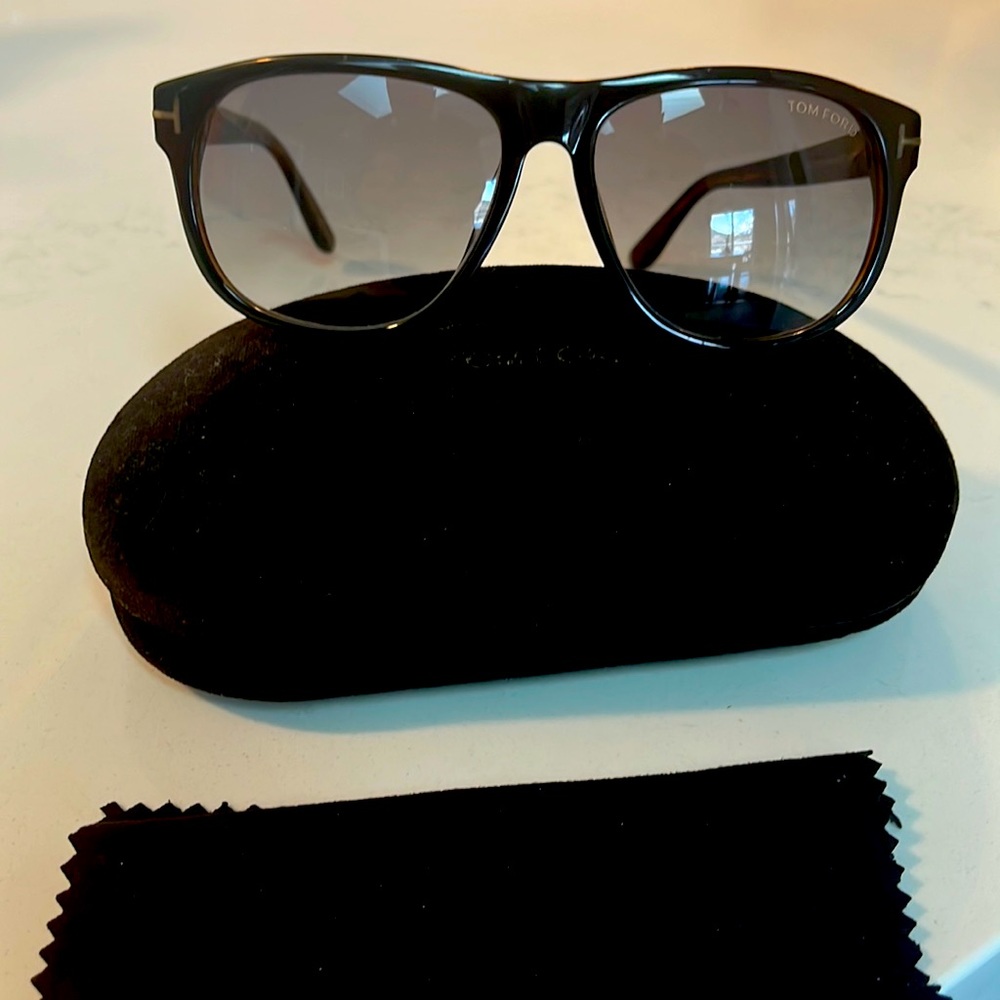 Tom Ford Olivier TF236 05B 58 15 145
Sunglasses Oval sunglasses